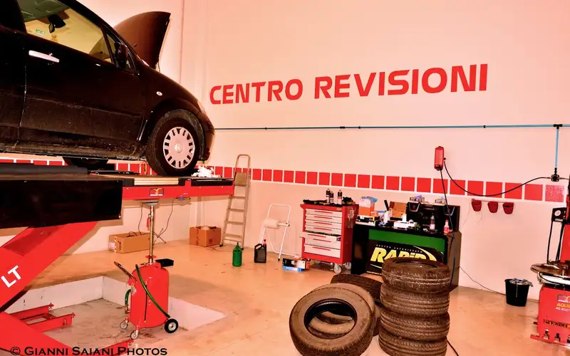 Foto dell'officina 2F Car Centro Revisioni e Gomme - BestDrive