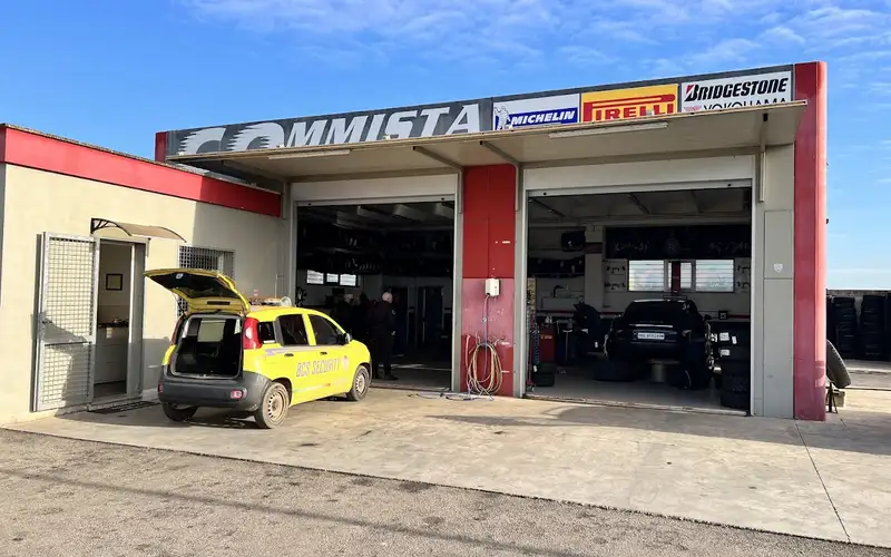 Foto dell'officina Agostino Rizzello Gomme