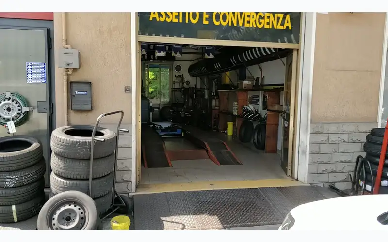 Foto dell'officina Albertazzi - Mastro Michelin
