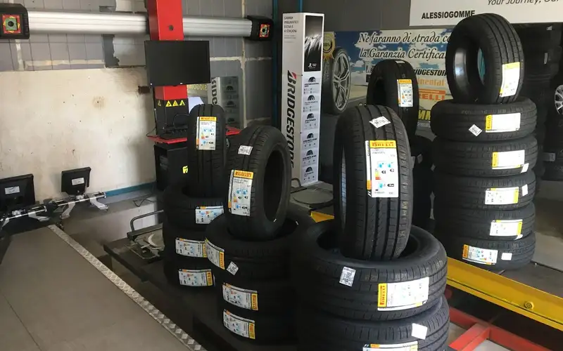 Foto dell'officina Alessio Gomme - Napoli
