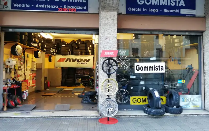 Foto dell'officina Andrea Gomme - Genova
