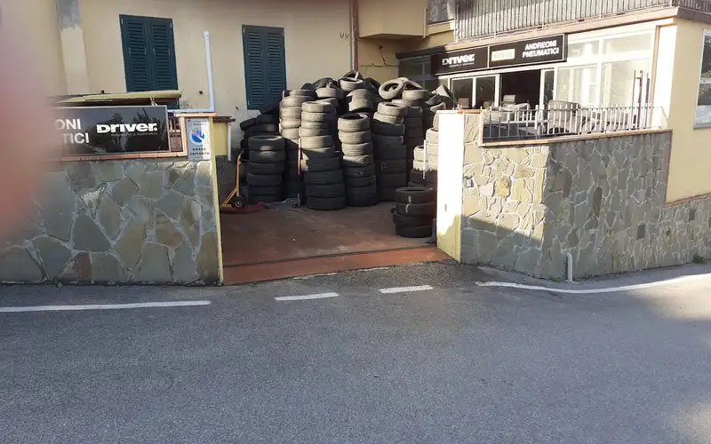 Foto dell'officina Androni Pneumatici S.a.s.
