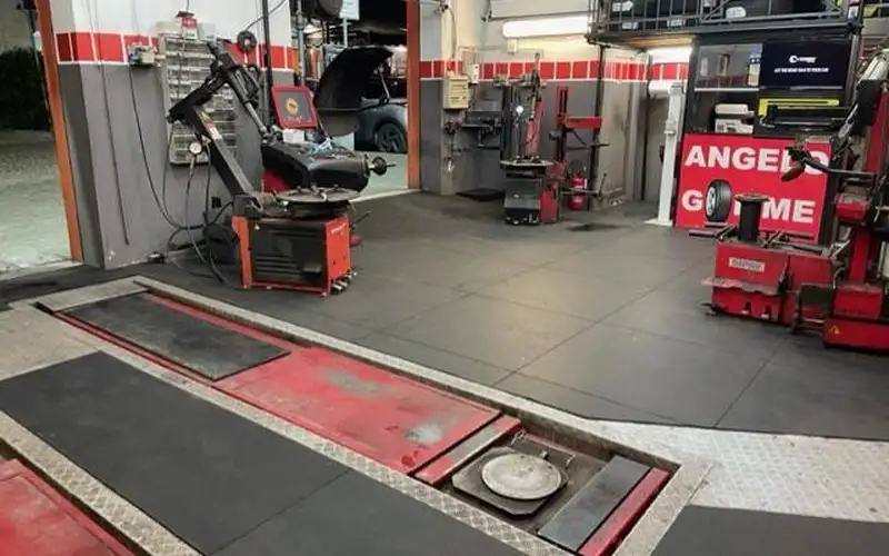 Foto dell'officina Angelo Gomme S.n.c.