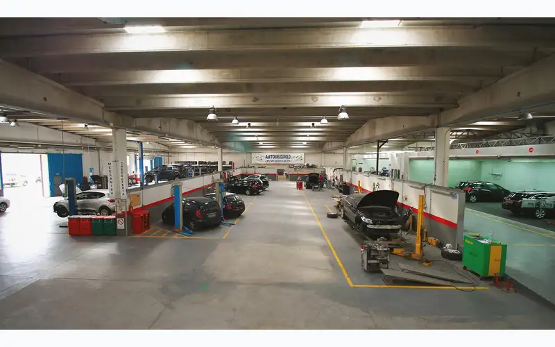 Foto dell'officina Auto Bruognolo - Napoli