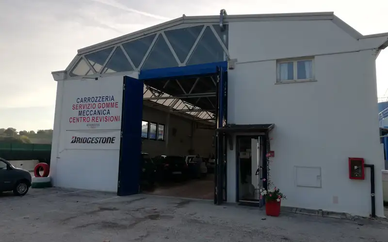 Foto dell'officina Autocarrozzeria Suasa Centro Revisioni Auto e Moto