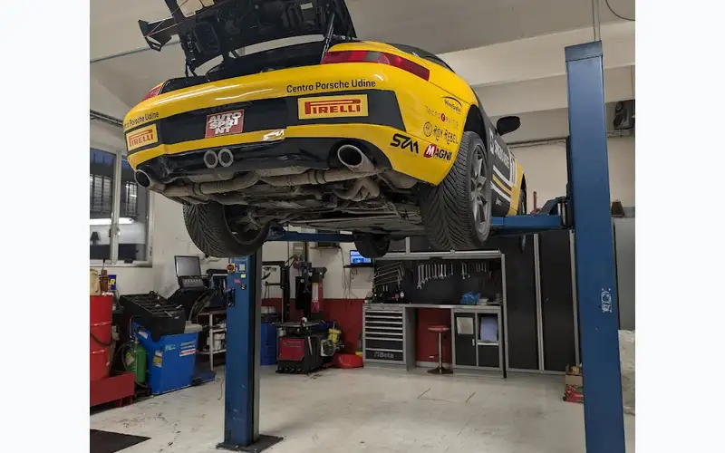 Foto dell'officina Autofficina Bat Caverna Di Poggiali Cristian
