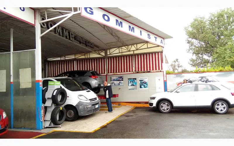 Foto dell'officina Autofficina Centro Revisioni Gommista Bianchi Gino