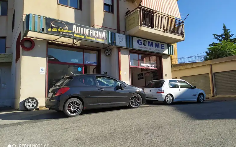 Foto dell'officina Autofficina Meccatronica Gommista Di Alu' Salvatore