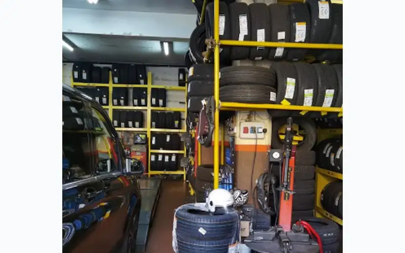 Foto dell'officina Autofficina Milano S.a.s. Di Lucchetti Mario - Gomme & Service