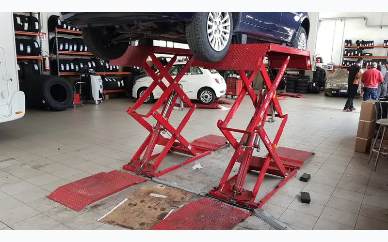 Foto dell'officina Autoriparazioni PR
