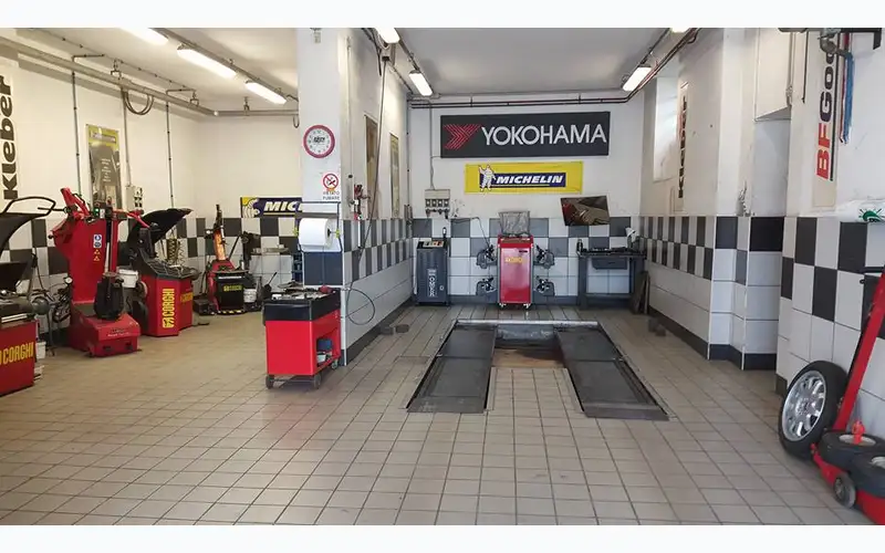 Foto dell'officina Autoshop Di Mancinelli & C. – - Mastro Michelin