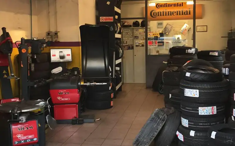 Foto dell'officina Az Pneumatici S.a.s.