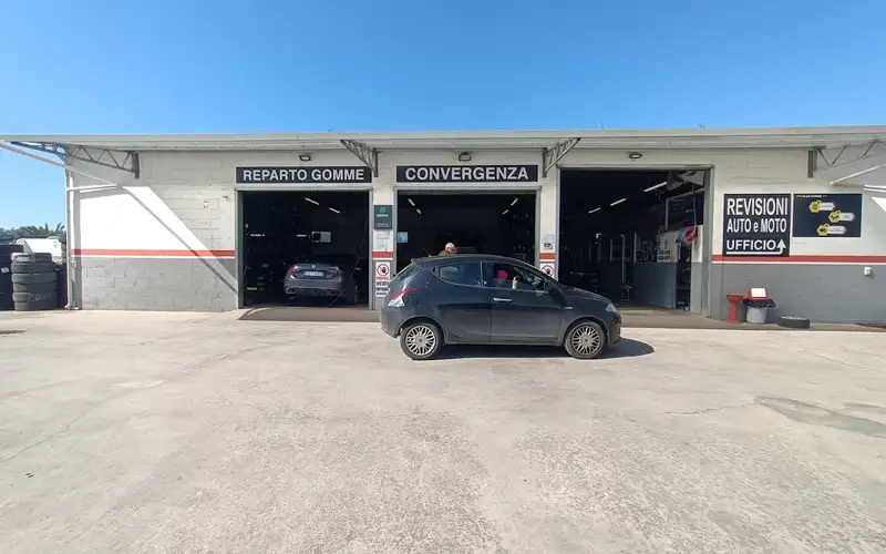 Foto dell'officina Blue Gomme S.r.l.s. - Driver Center Pirelli Anzio