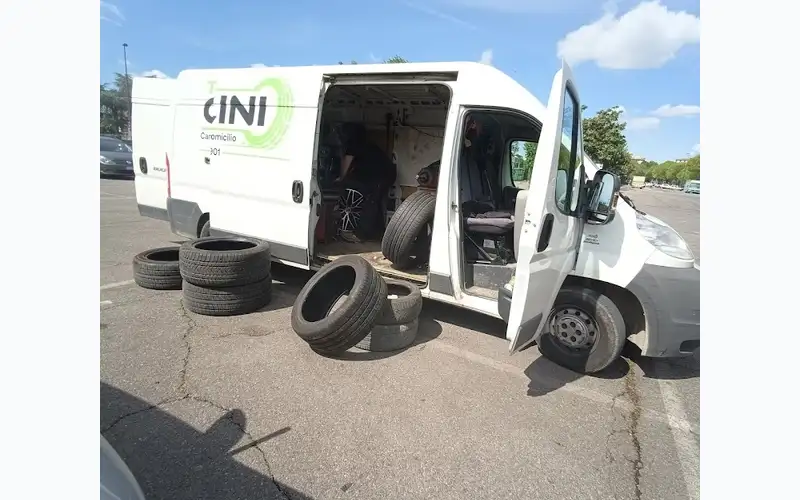 Foto dell'officina Carlini Tire Gomme a Domicilio
