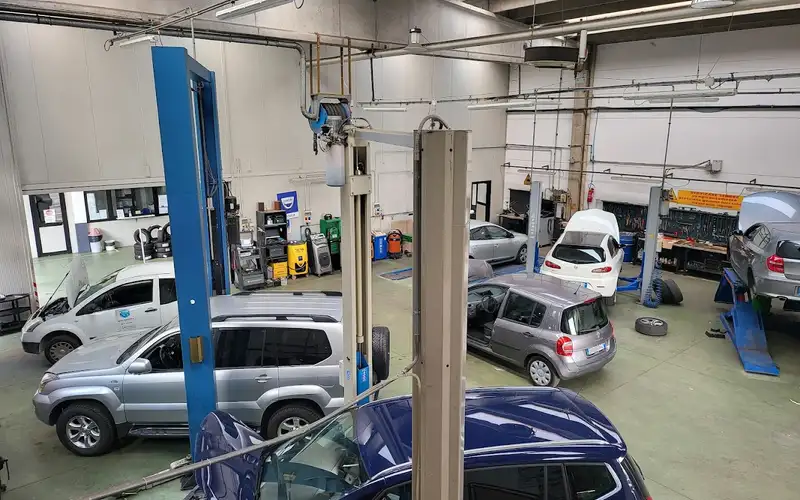 Foto dell'officina Carrà Roberto