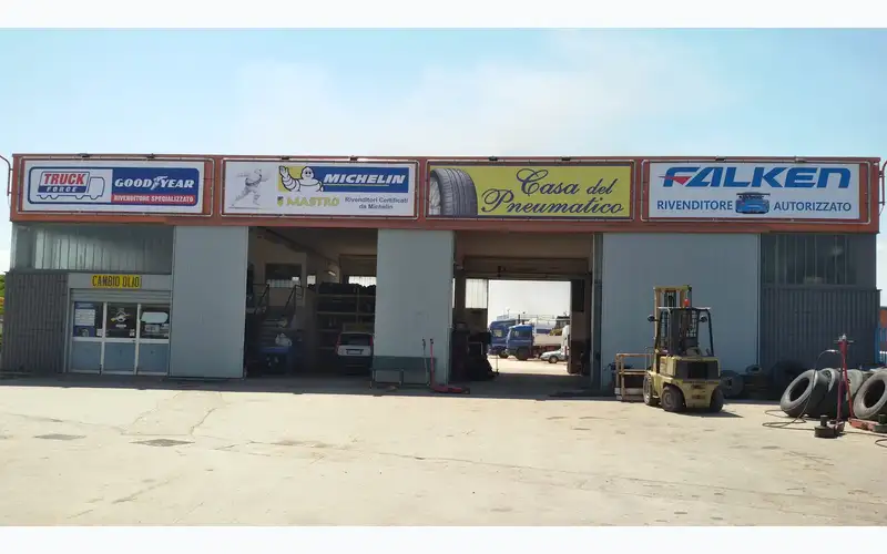 Foto dell'officina Casa Del Pneumatico S.r.l. - Mastro Michelin