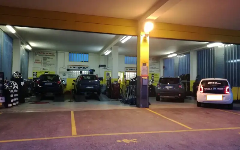 Foto dell'officina Caselgom S.n.c. Dei Fratelli Bottione A. & L.