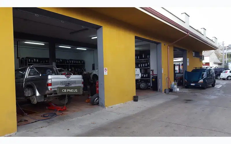 Foto dell'officina C.B. Pneus
