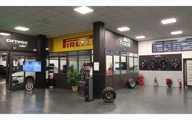 Foto dell'officina Center Lamezia Gomme S.r.l.