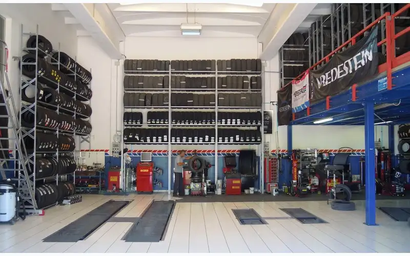 Foto dell'officina Centro Assistenza Pneumatici Di Alegi Claudio & Riccardo S.n.c.