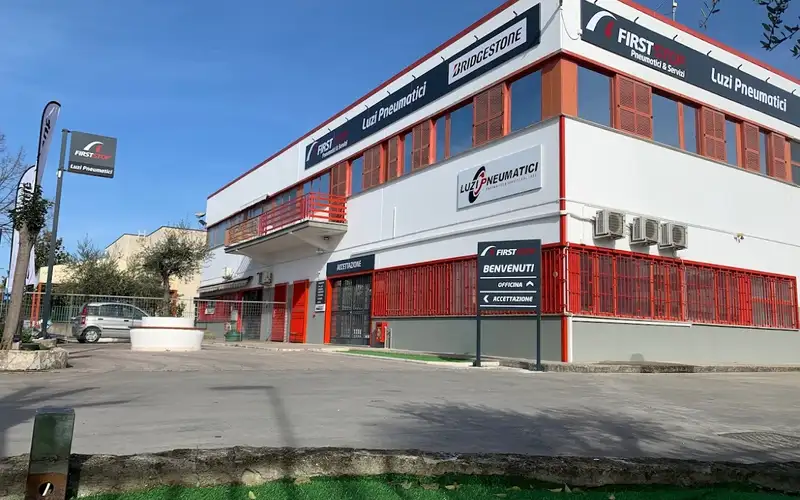 Foto dell'officina Centro First Stop Luzi Pneumatici