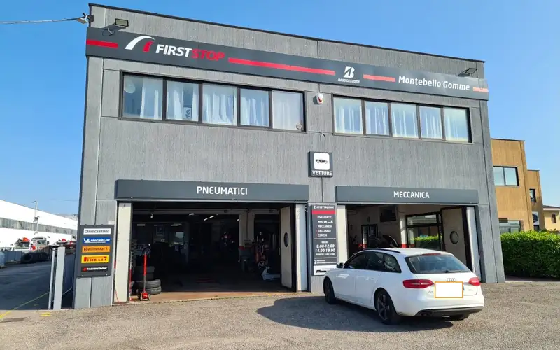 Foto dell'officina Centro First Stop Montebello Gomme
