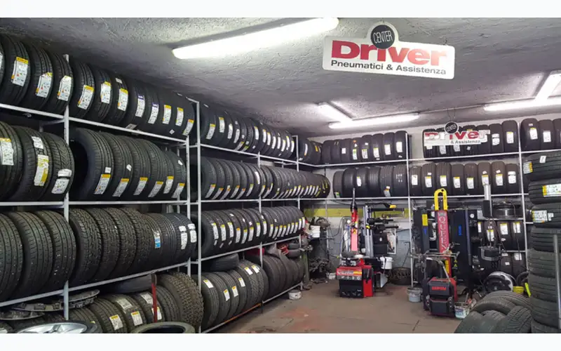 Foto dell'officina Centro Gomme Genzano - Driver Center Pirelli