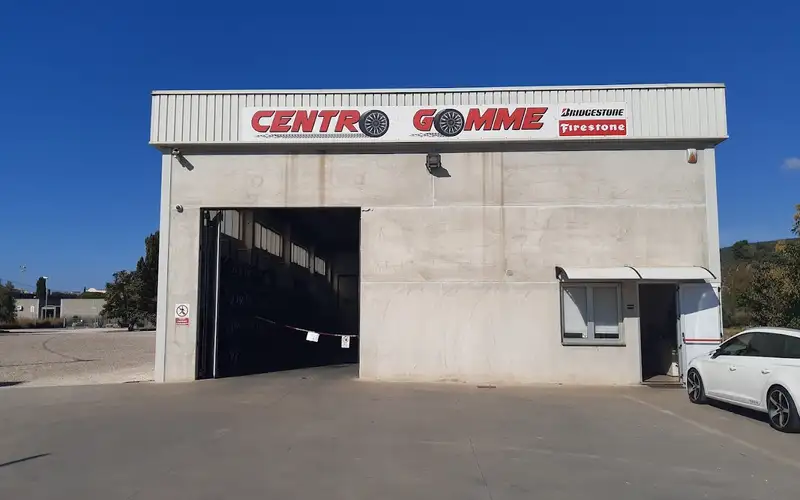 Foto dell'officina Centro Gomme Nuove e SemiNuove di Federico Di Buduo