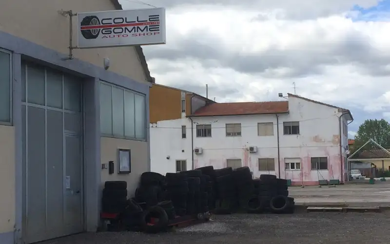 Foto dell'officina Colle Di Lamorte Tires Massimiliano & C. S.n.c.
