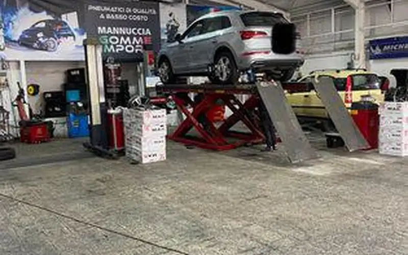 Foto dell'officina Concetto Mannuccia Gomme