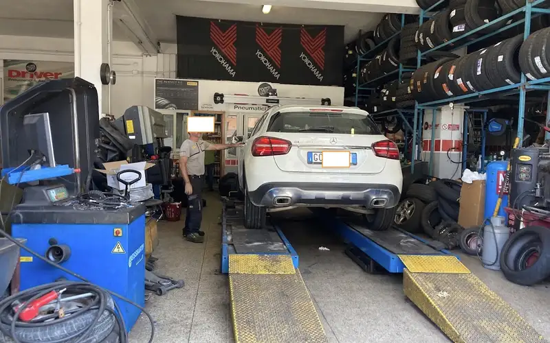 Foto dell'officina Costanzo Pneumatici S.n.c.