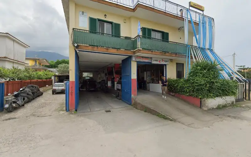 Foto dell'officina Cozzolino Salvatore Gomme
