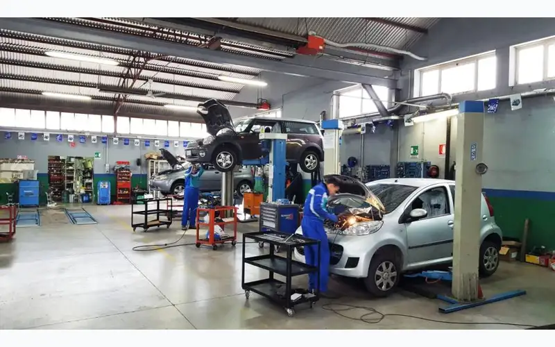 Foto dell'officina C.R.R.A. S.r.l.