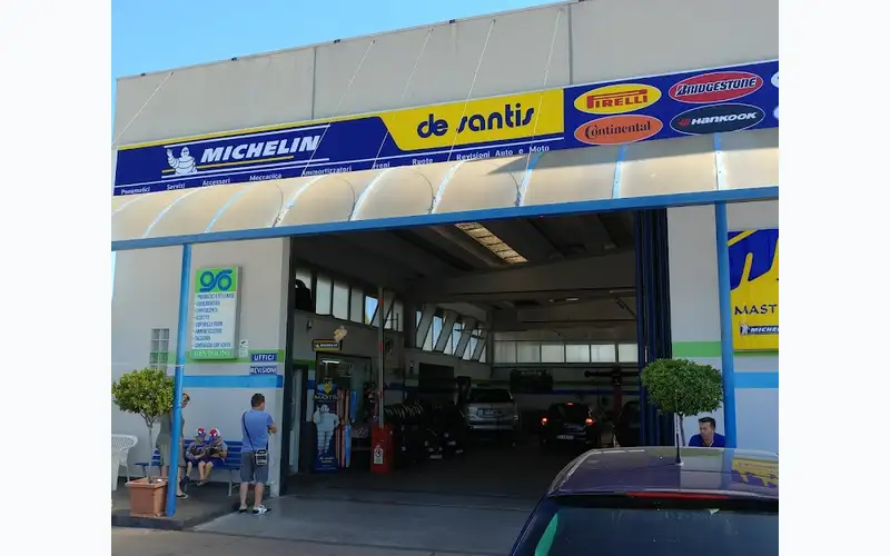 Foto dell'officina De Santis Tires