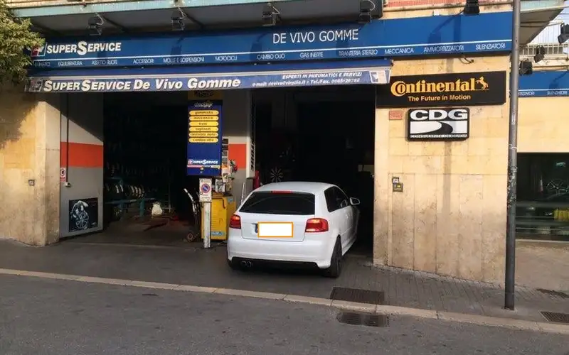 Foto dell'officina De Vivo Gomme