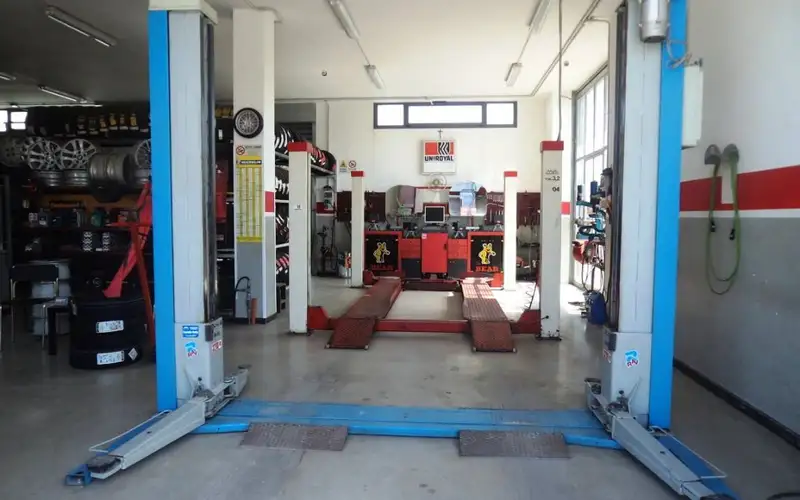 Foto dell'officina D.M. Gomme