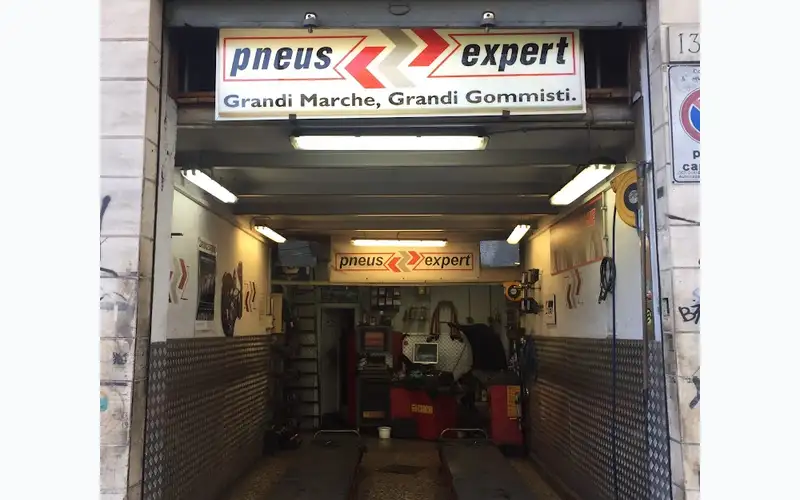 Foto dell'officina Enzo Gomme