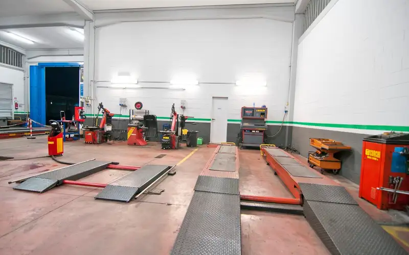 Foto dell'officina Euromaster Leggi