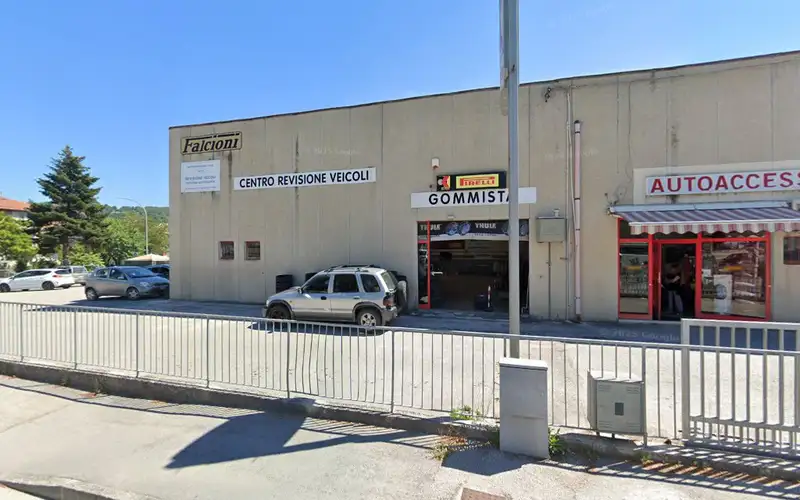 Foto dell'officina Falcioni Gomme & Revisioni Auto