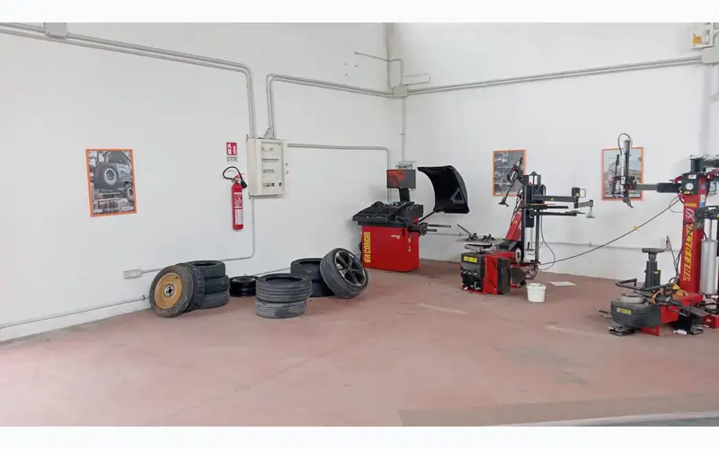 Foto dell'officina Fazio Salvatore Centro Assistenza Gomme - Mastro Michelin