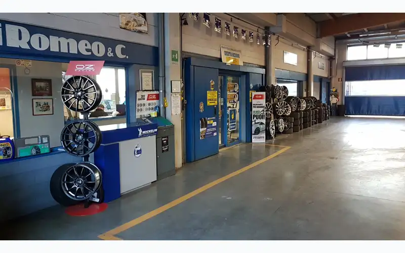 Foto dell'officina Ferrari Romeo S.n.c.