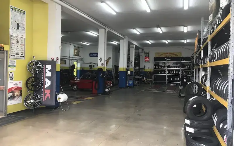 Foto dell'officina First Stop Autofficina Dragonara