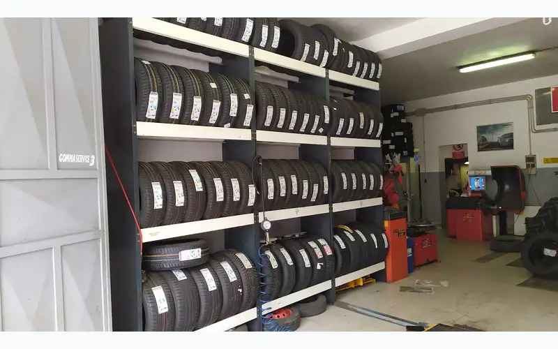 Foto dell'officina First Stop Galasso Pneumatici