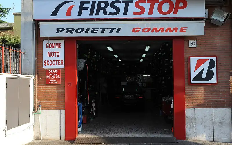 Foto dell'officina First Stop Gomme - Roma