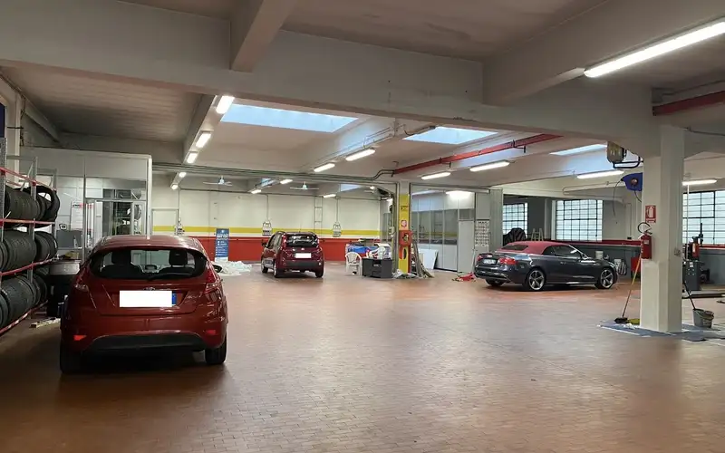 Foto dell'officina First Stop Linea Pneus - Torino