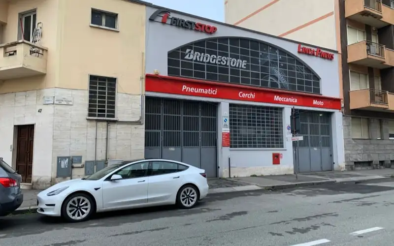 Foto dell'officina First Stop Linea Pneus - Torino