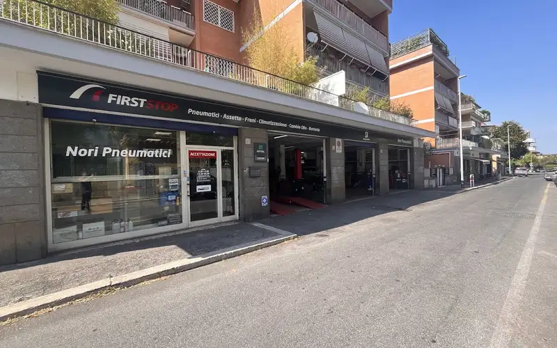 Foto dell'officina First Stop Nori Pneumatici