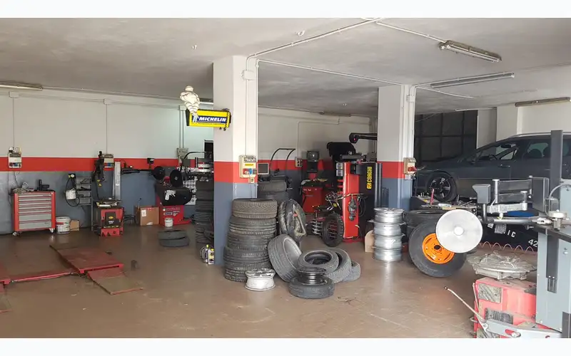 Foto dell'officina First Stop Valpneus