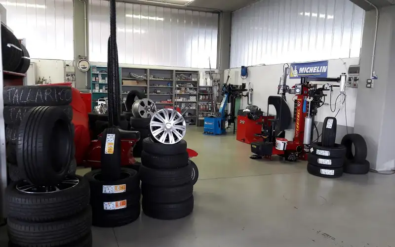 Foto dell'officina F.lli Zavarelli