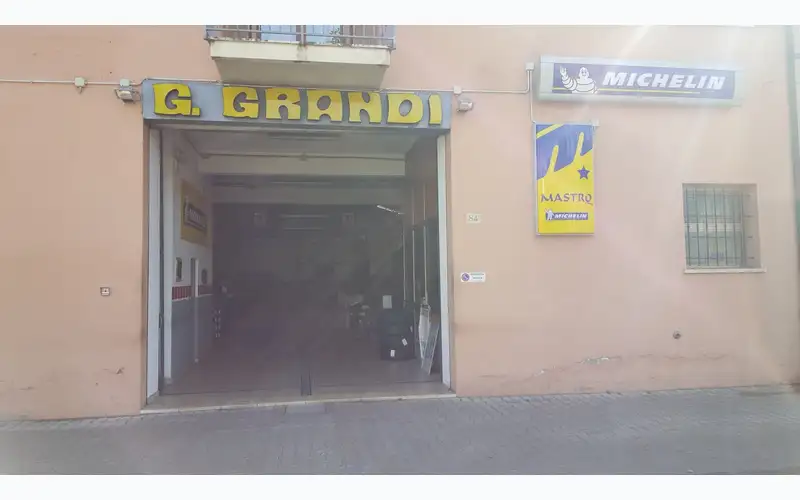 Foto dell'officina G. Grandi Di Grandi Paolo - Mastro Michelin